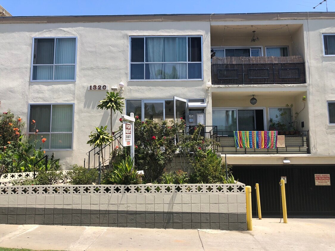 Foto principal - 1320 N Poinsettia Pl