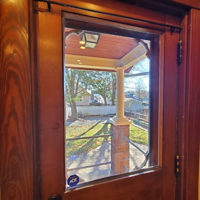 Building Photo - 3047 Feltz Ave