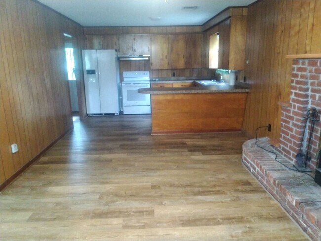 Foto del edificio - 1261 Mitchell Harper Rd