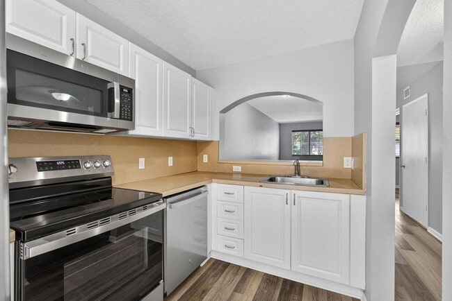 Foto del edificio - 3770 N Jog Rd