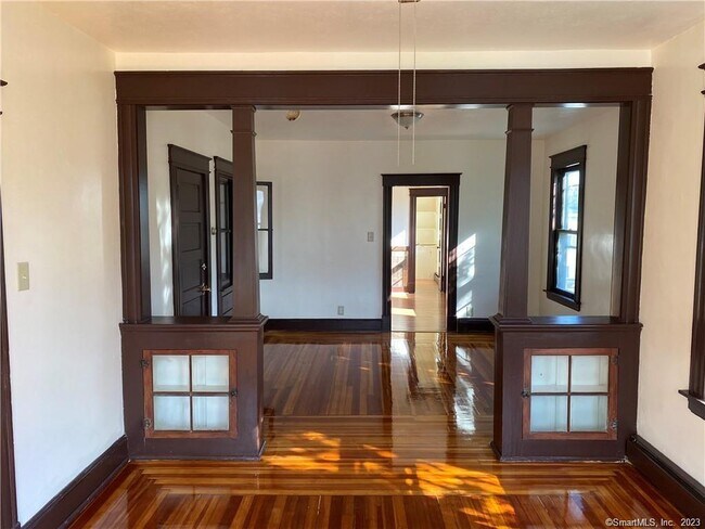 Building Photo - 105 Lawlor St