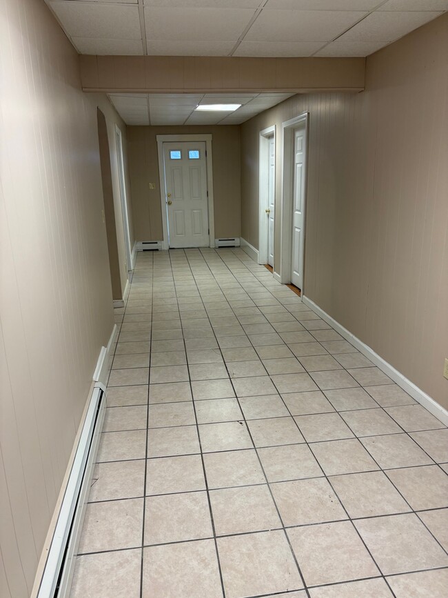 Building Photo - 590 Goebel St