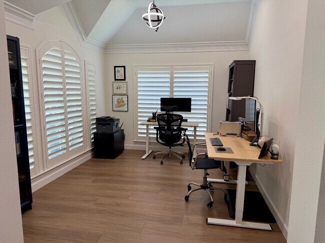 Foto del edificio - 1619 Crescent Green Dr