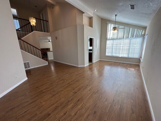 Foto del edificio - Beautiful 4 Bedroom 2.5 Bath Manteca Home ...