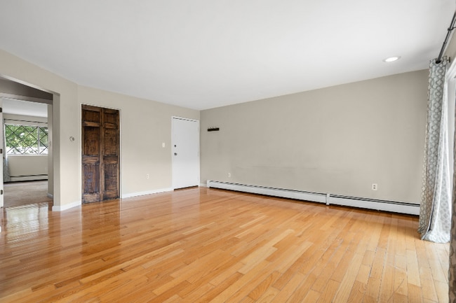 Foto del edificio - 28 Fernview Ave