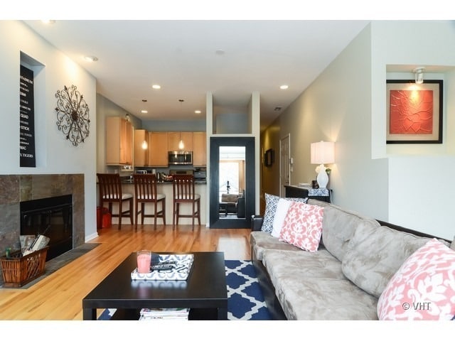 Primary Photo - 1051 N Wolcott Ave