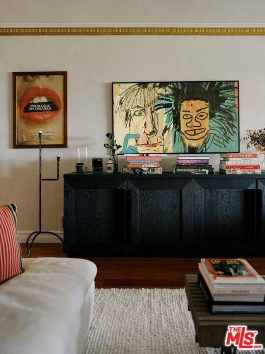 Building Photo - 1219 Sunset Plaza Dr