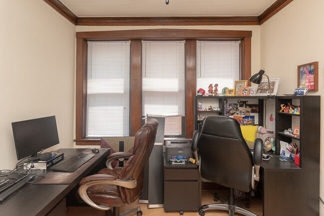 Building Photo - 3615 N Paulina St