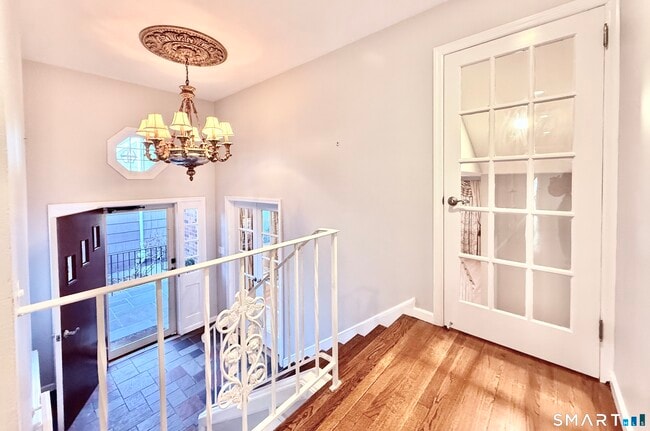 Building Photo - 36 Center Dr