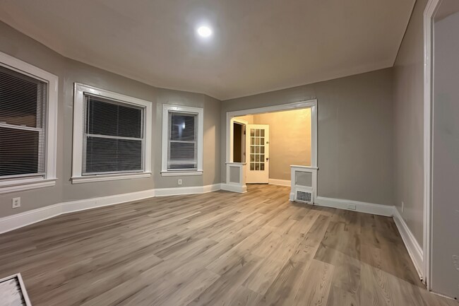 Foto del edificio - 3341 E 119th St