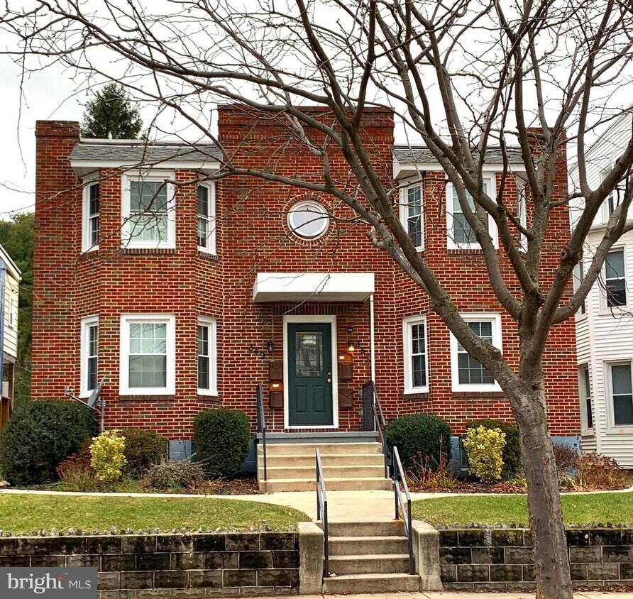 Foto principal - 351 West Side Ave