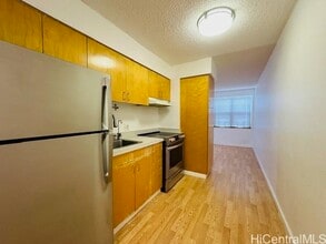 Building Photo - 545 Queen St