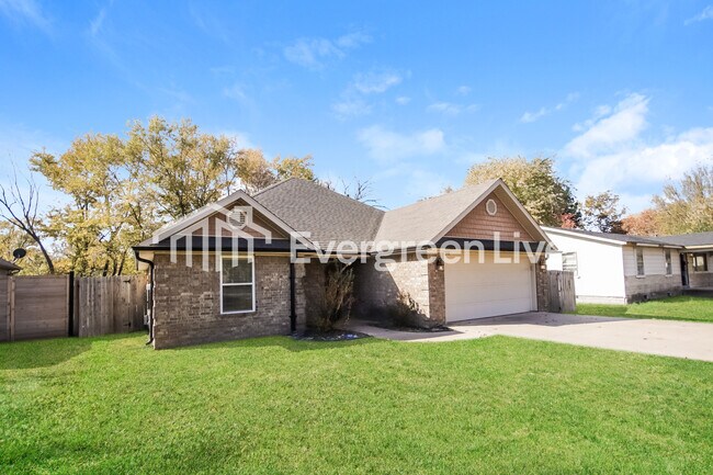 Building Photo - 308 S Ozark St