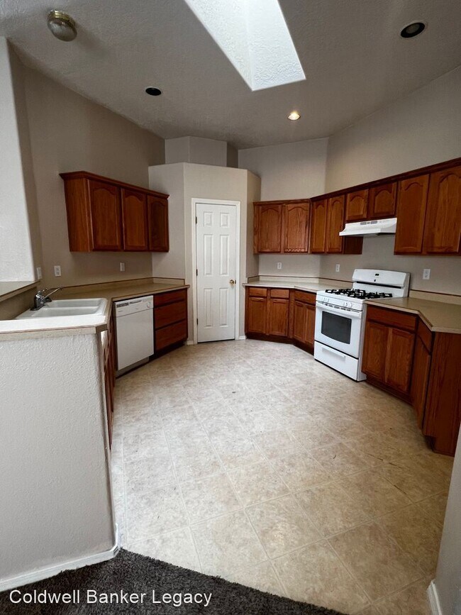 Building Photo - 4 br, 2 bath House - 928 Galeras St NW