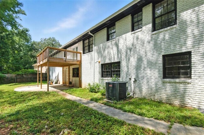 Foto del edificio - 1365 Renee Dr