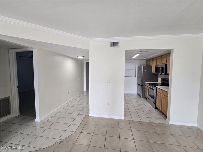 Foto del edificio - 4815 Triton Ct E