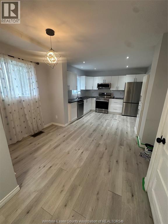 Photo du bâtiment - 1581 Bruce Ave