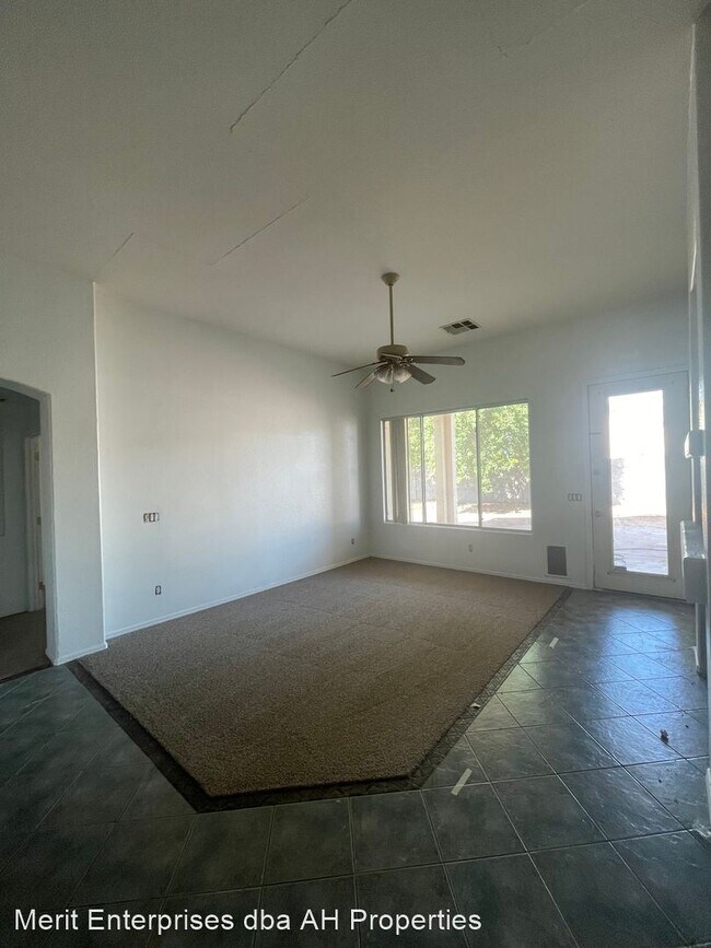 Building Photo - 3 br, 2 bath House - 1149 E MORGAN CT