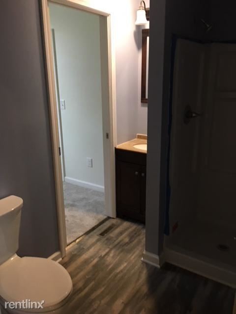 Foto del edificio - 3 br, 2 bath Apartment - 70 W 2nd Ave