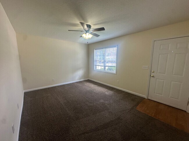 Foto del edificio - 5320 Whisperwood Ct
