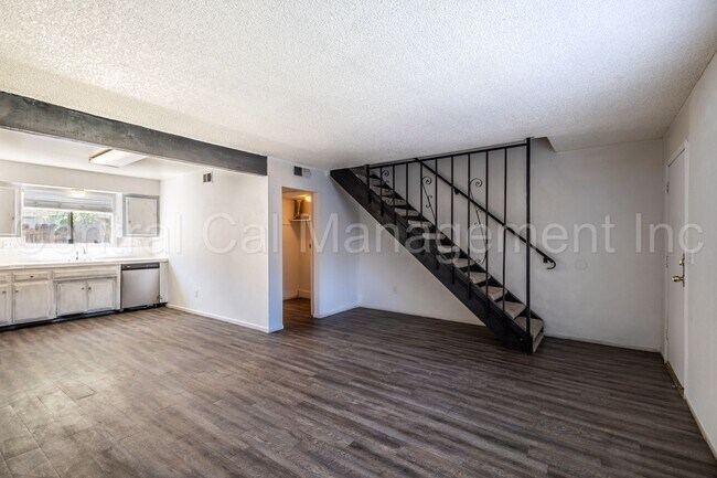 Building Photo - 4301 Parkwood Ct