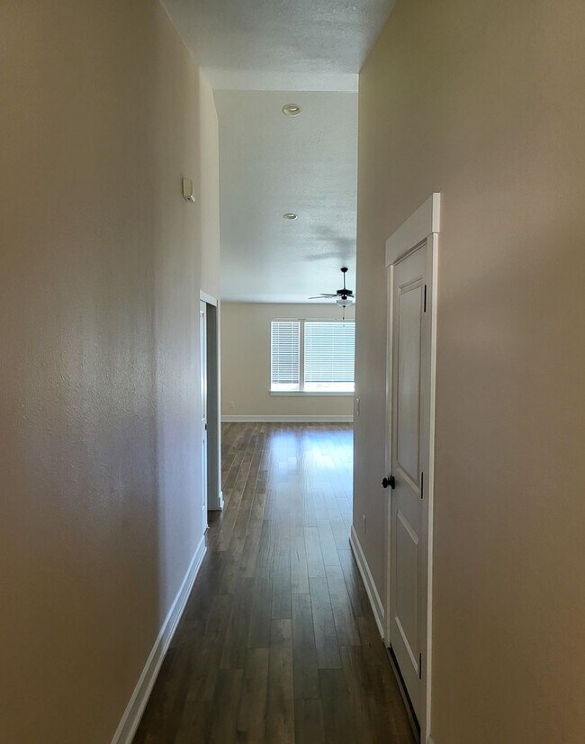Foto del edificio - 547 NE Fern Ave