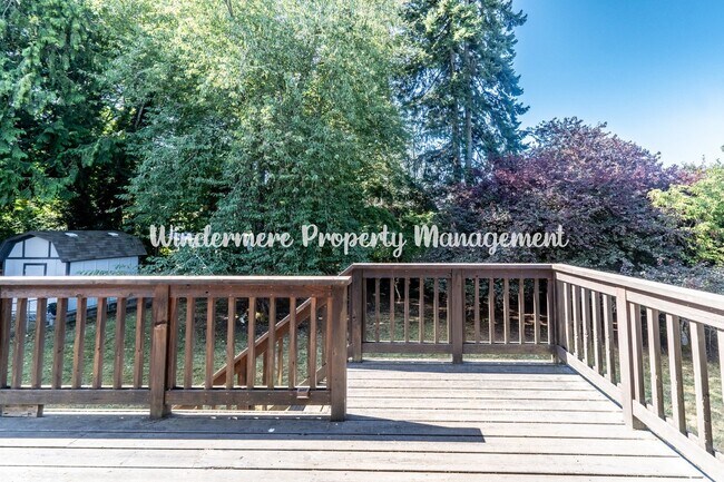 Building Photo - Gorgeous, Spacious 4 bed Home, CK Schools,...