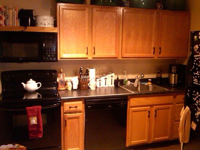 Building Photo - 2 br, 2 bath House - 1234 Villa Lane #F