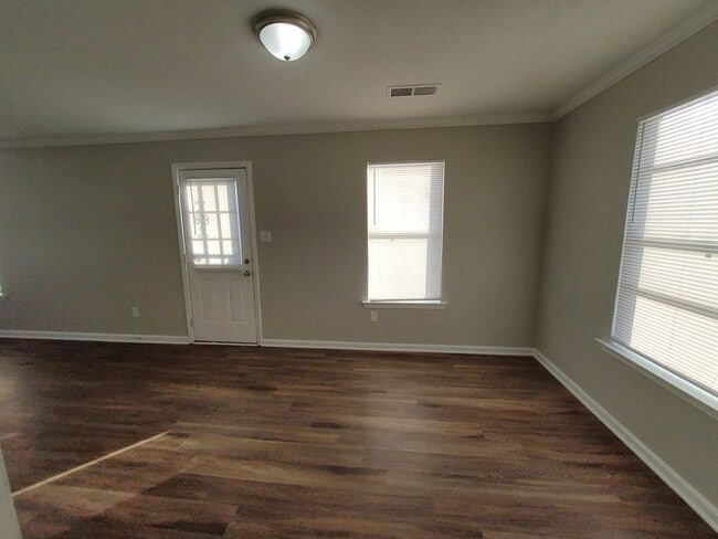 Building Photo - 4113 Wagon Wheel Dr