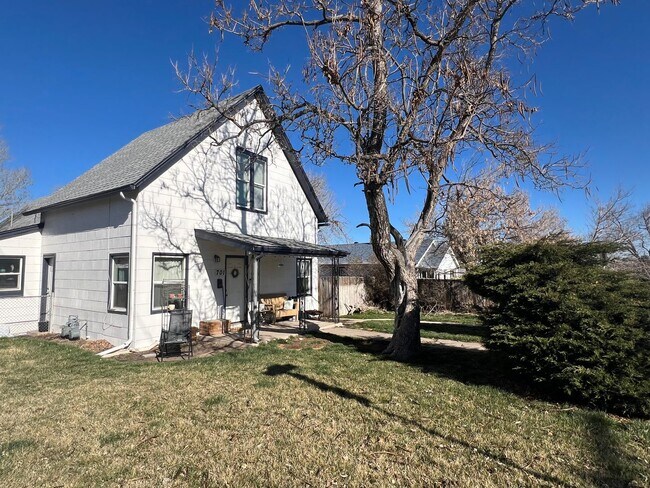 Building Photo - 2 Bedroom 1 Bathroom Half Duplex in Denver...