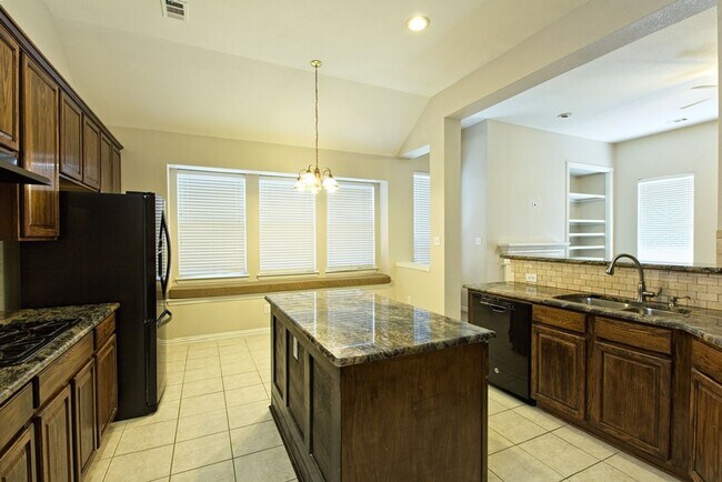 Building Photo - Heritage Lakes Gated Golf Course Community