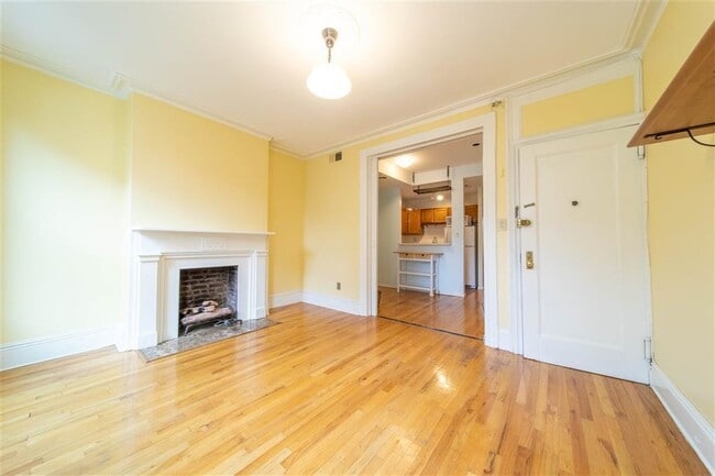 Building Photo - 264 3rd St