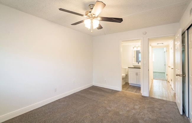 Building Photo - Villas at City Center