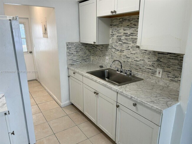 Foto del edificio - 9808 NW 2nd Ave