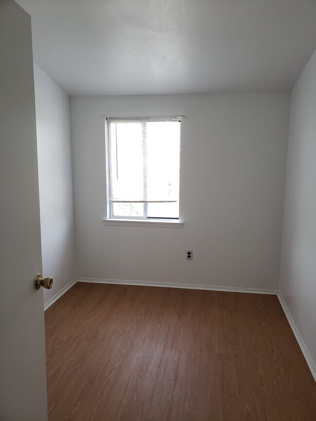 Building Photo - 338 Wilcox St