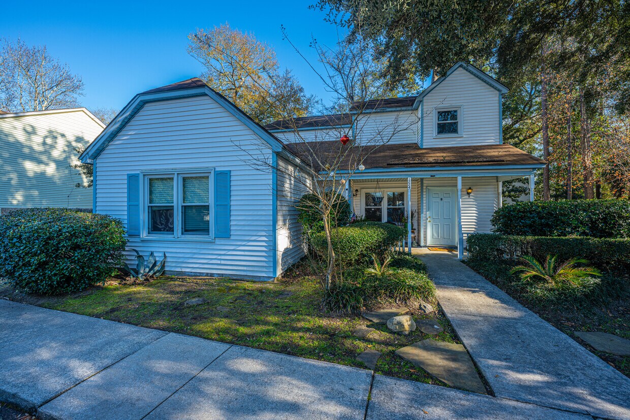 Unit B on right for rent - 1224 Meadow Park Ln