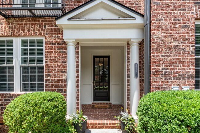 Foto del edificio - 1260 Lullwater Park Cir