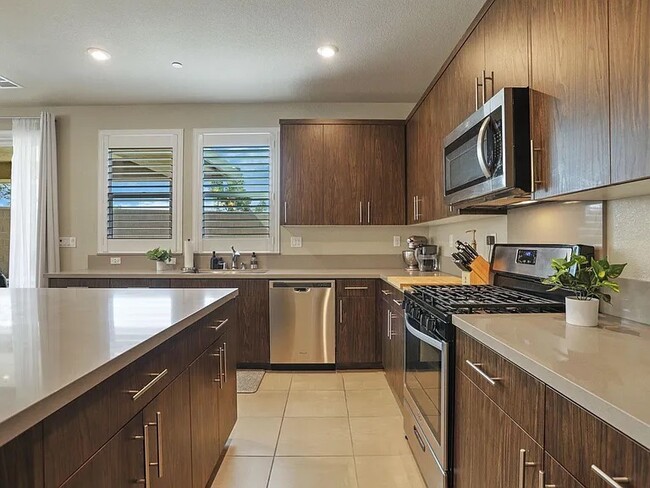 Building Photo - 2742 Carnation Way