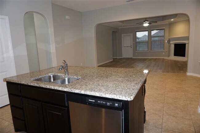 Building Photo - 1904 Moonsail Ln