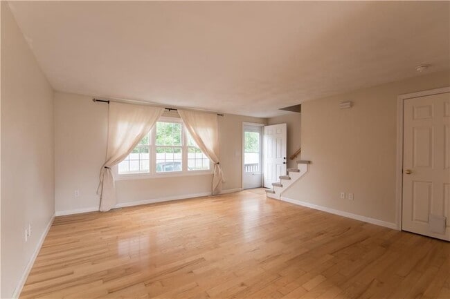 Foto del edificio - 5804 Post Rd