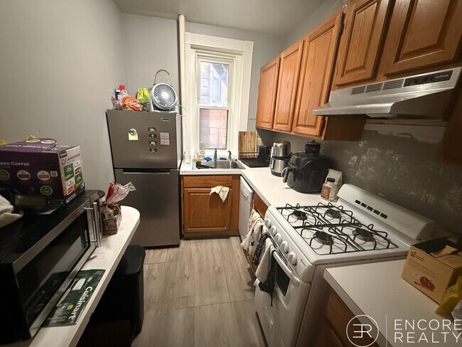 Building Photo - 464 Park Dr