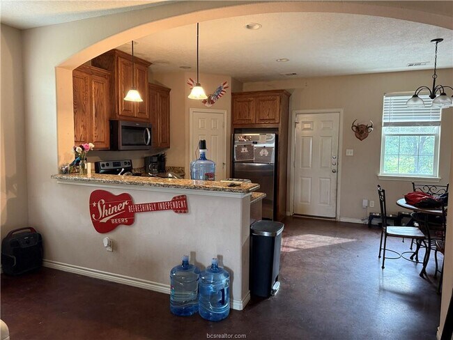 Building Photo - 2493 Horse Shoe Dr