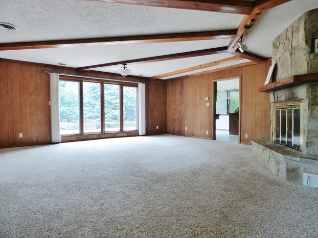 Foto del edificio - 4704 Dobson Cir