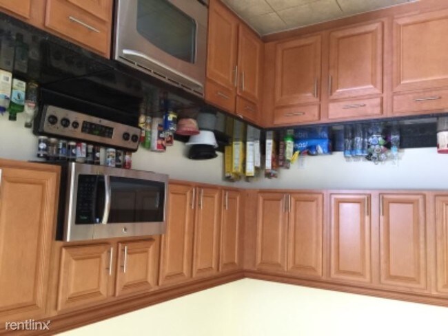 Foto del edificio - 3 br, 1 bath Apartment - 3878 12 Ave SE