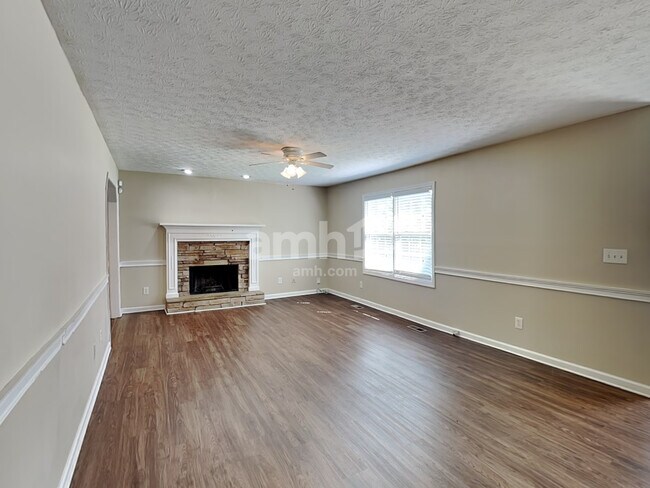 Foto del edificio - 114 Bridgewood Dr