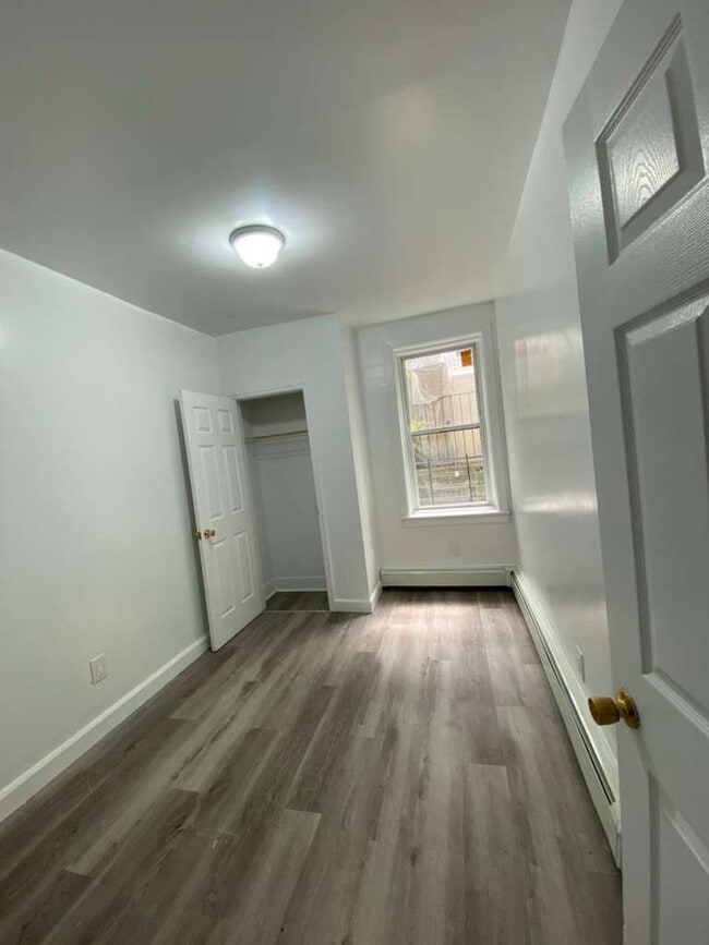 Building Photo - 26 Mulberry St