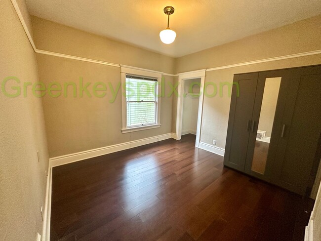 Foto del edificio - Beautiful Top Floor of Duplex in SW Portland