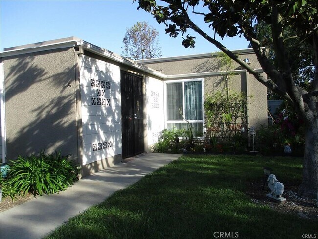 Building Photo - 348 Avenida Sevilla