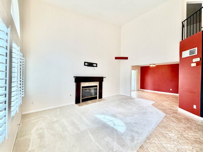 Foto del edificio - UPGRADED 2 BEDROOM TOWNHOME | SOLAR + PRIVATE YARD | SILVERADO RANCH / HENDERSON