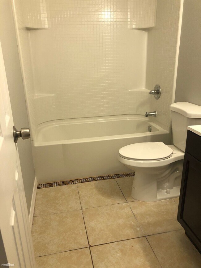 Foto del edificio - 2 br, 1.5 bath Townhome - 811 State Ave